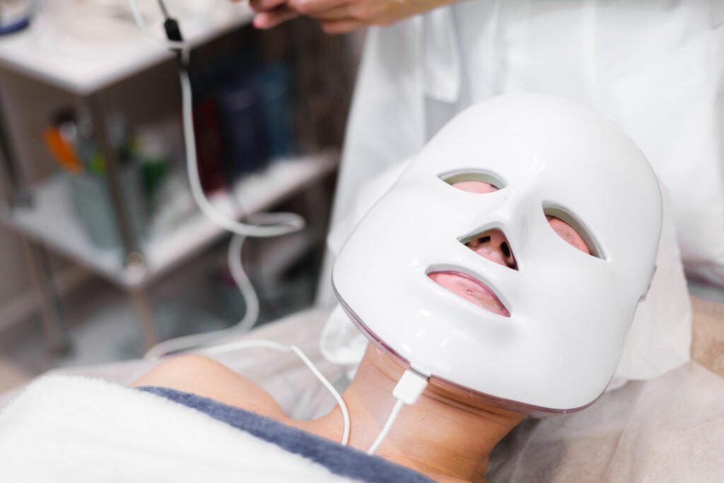 The Advantages of Red Light Therapy for Skin Rejuvenation